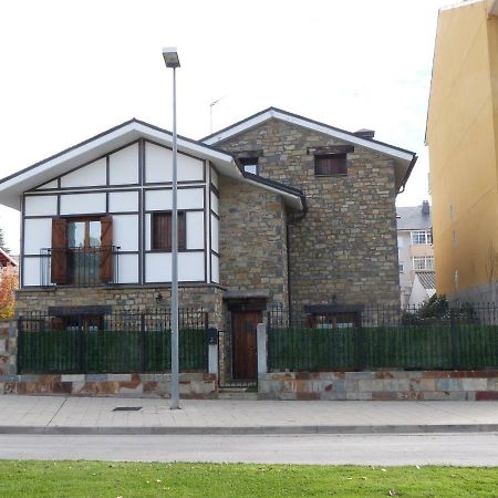 Casa Con Jardin Frente Ciudadela Villa Jaca Exterior foto