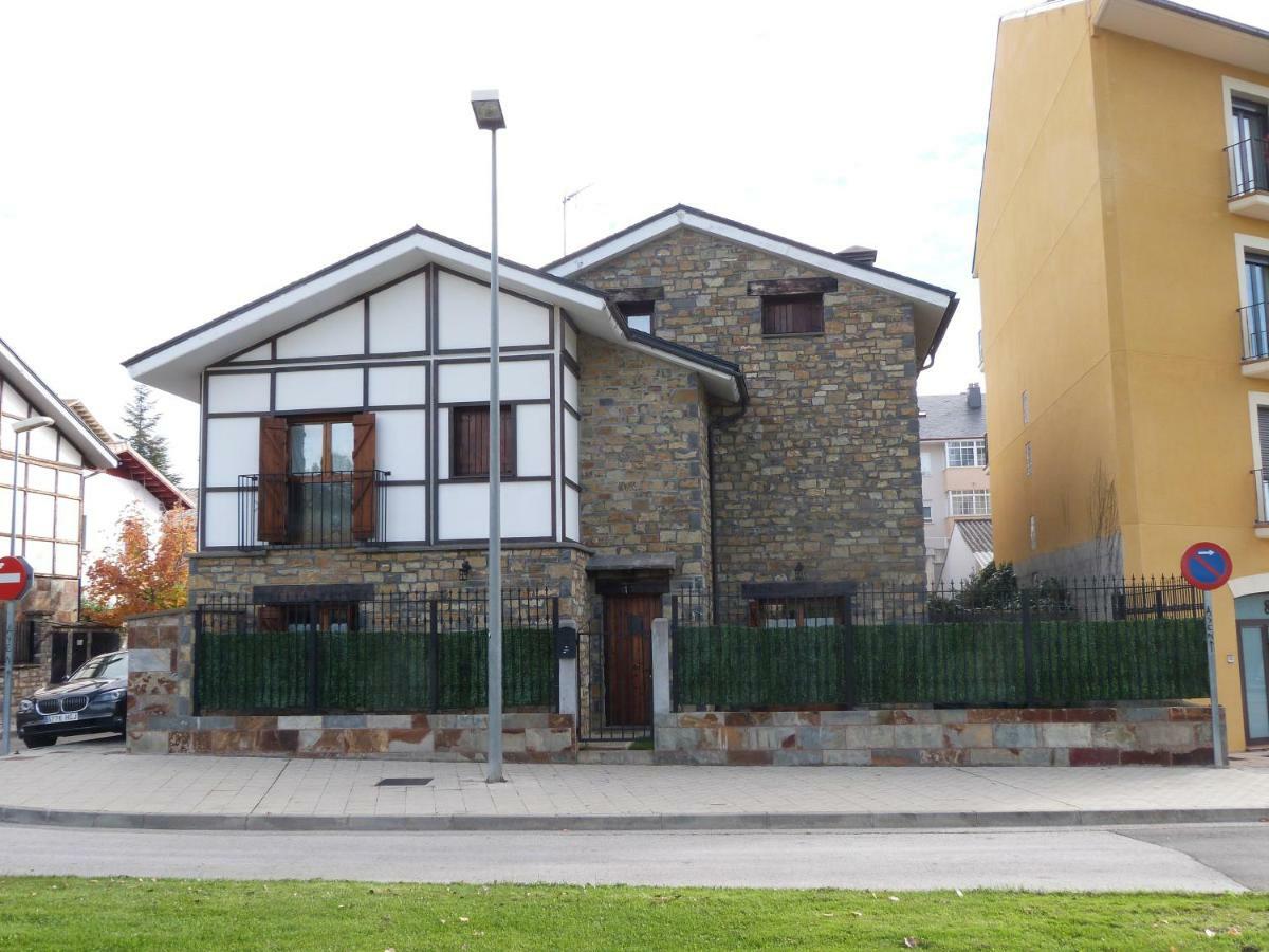 Casa Con Jardin Frente Ciudadela Villa Jaca Exterior foto